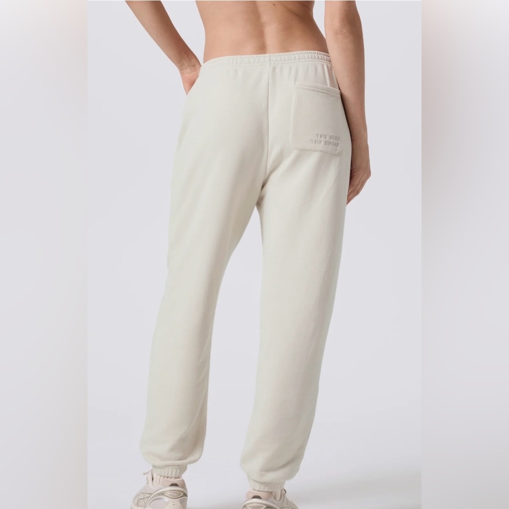 Vuori pants in size extra large - Picture 9 of 12